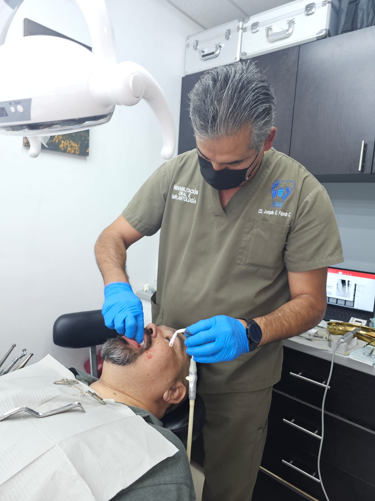 Dr. Joaquin Fajardo implante dental